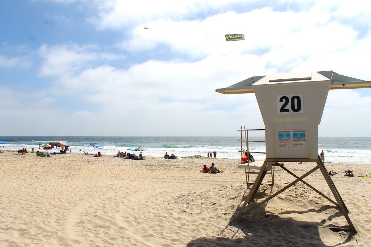 Modern Sandcastle 4bedRM/ 3.5 bath/AC by the Sea gallery image 4