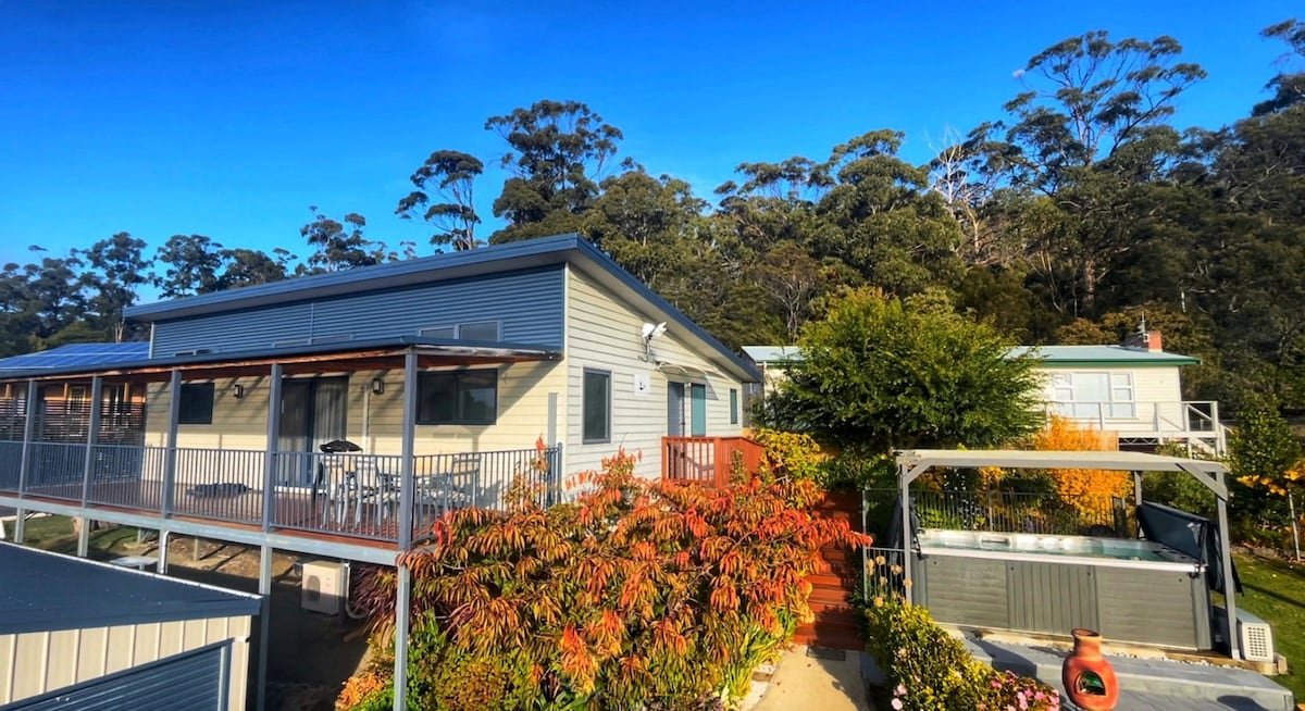 Orford Beach Retreat – The Captain’s Quarters gallery image 2