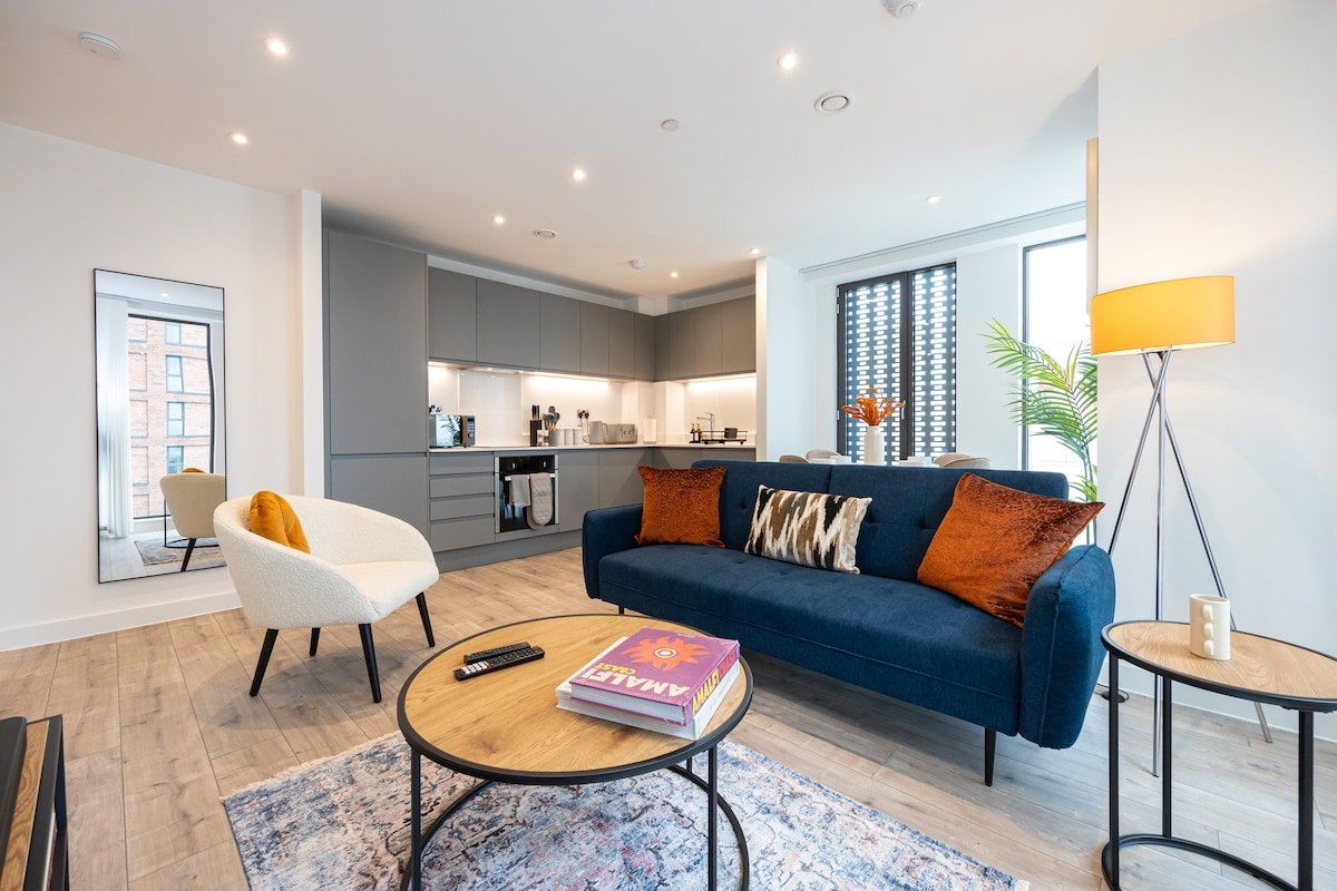 Pet friendly 2BR near Piccadilly | Asquare Letting gallery image 2