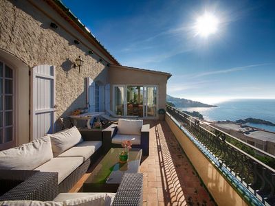 Villa con vistas al mar, muy cerca de la playa