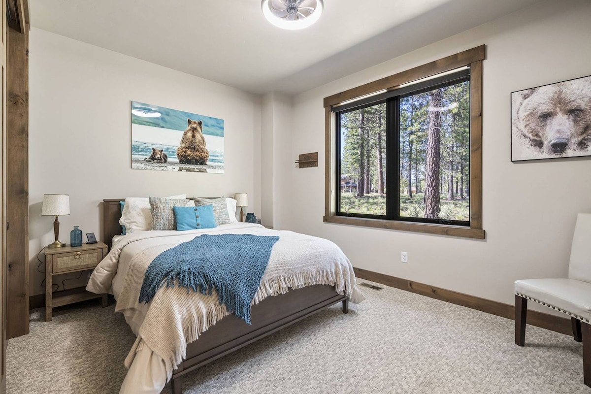 High Desert Luxury Abounds, Oversized Hot Tub, gallery image 4