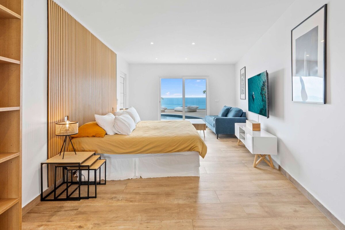 Almaro gallery image 4