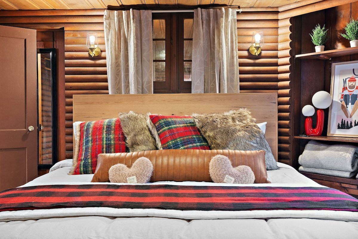 Lake Como Cabin gallery image 5