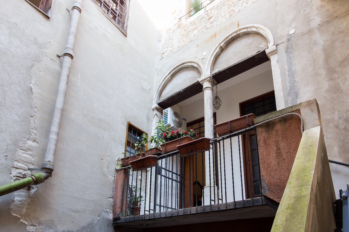 Truly Venice Apartment gallery image 3