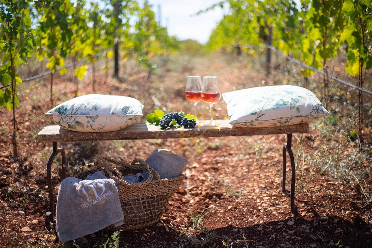 TD Trulli Perla Bianca Trulli with Pool & Vineyard gallery image 5