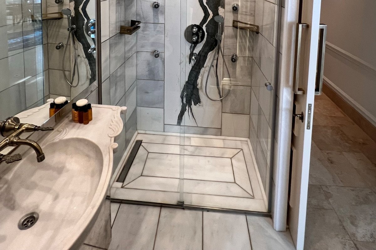 AB Residences-Antique Apartment 2BR/2Bathroms gallery image 5