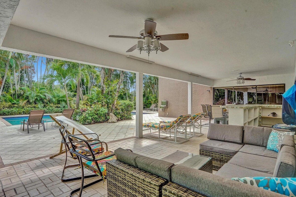 Villa Heated Pool, Golf Course BBQ Ping Pong Table gallery image 4