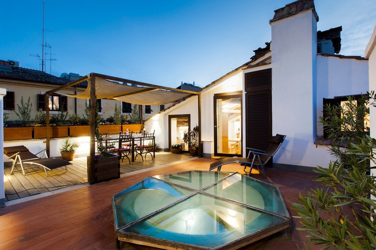 Piazza Navona 2BR, 2BA Penthouse-Beautiful Terrace gallery image 4