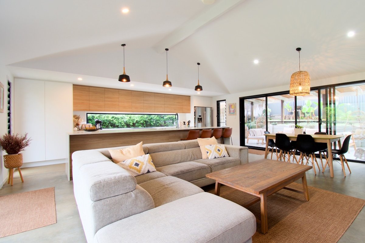 Poolside Paradise | Walk to Dicky Beach & Cafés gallery image 2