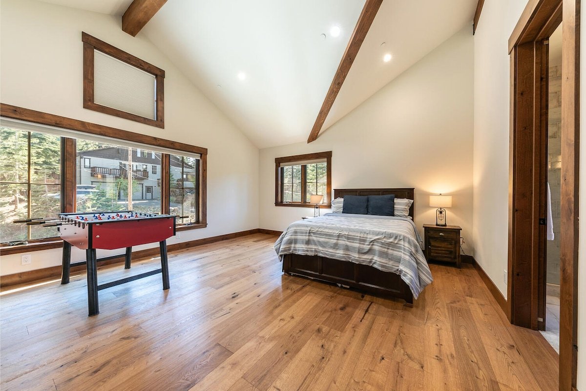 Arcadia by Tahoe Getaways – 5BR w Game Room gallery image 5