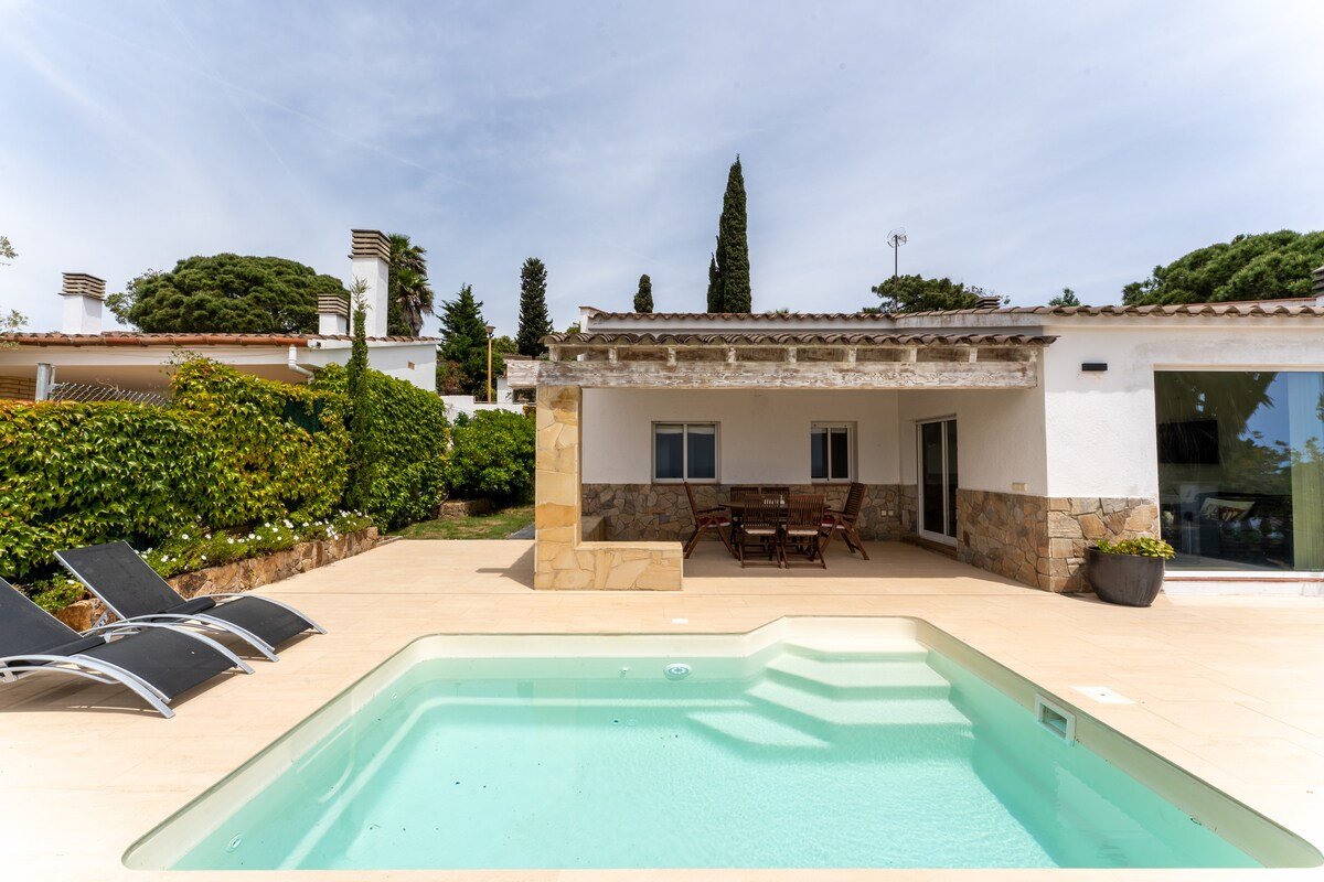 Villa con Piscina, jacuzzi y Playa Privada gallery image 4