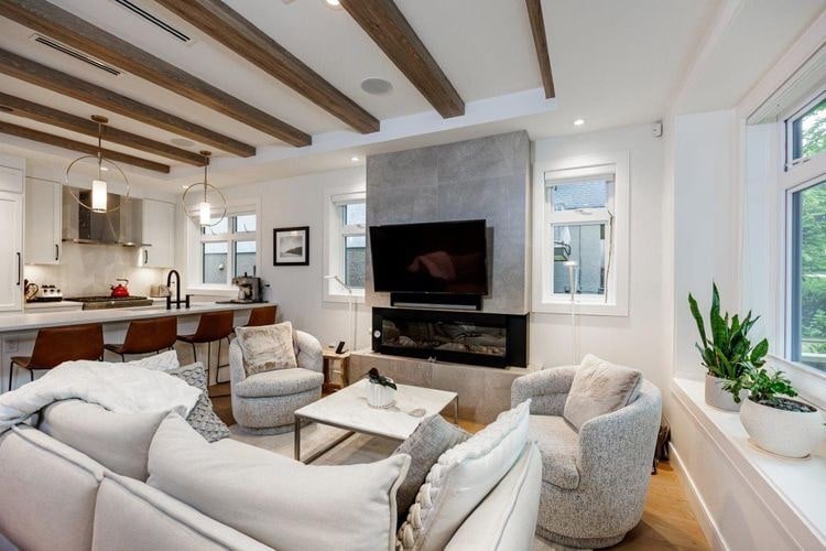 Stylish & modern near Main St Shops & services gallery image 2