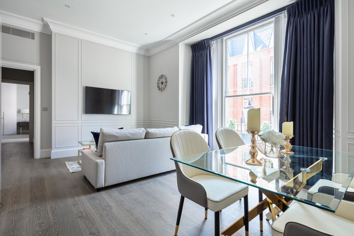 The Harrods Residence | Luxury | Quiet | Air Con* gallery image 2