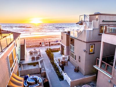 Panoramic Ocean View Huge Rooftop Deck – Sleeps 8