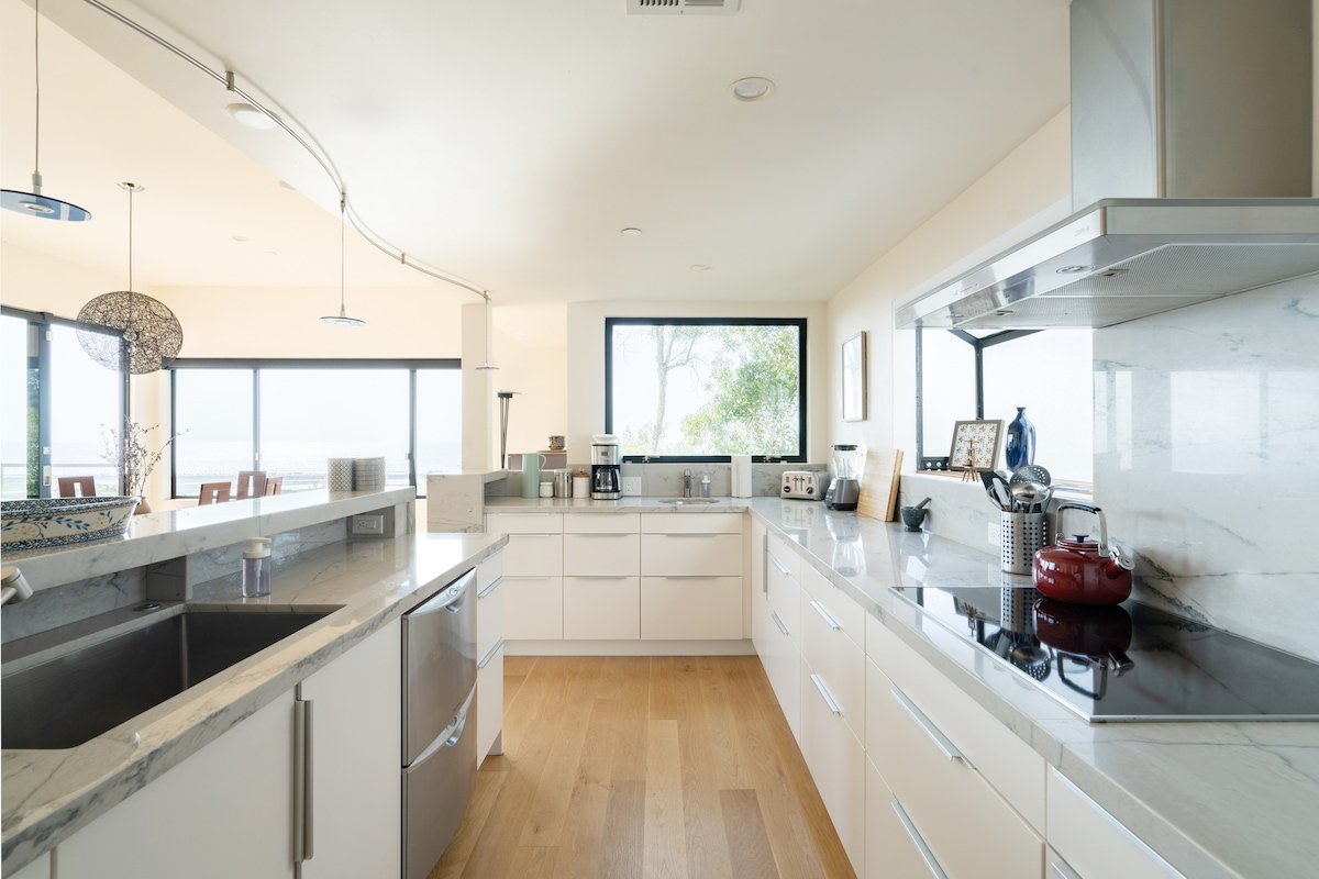 Stunning 5BR Terrace Home | Incredible Ocean Views gallery image 5