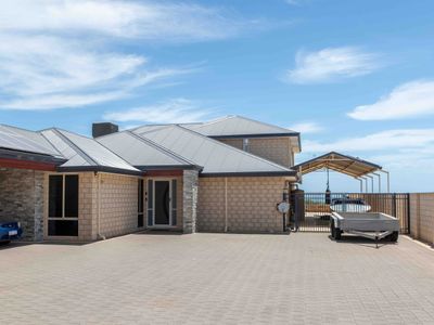 Large 2 storey home with 180 degree ocean views