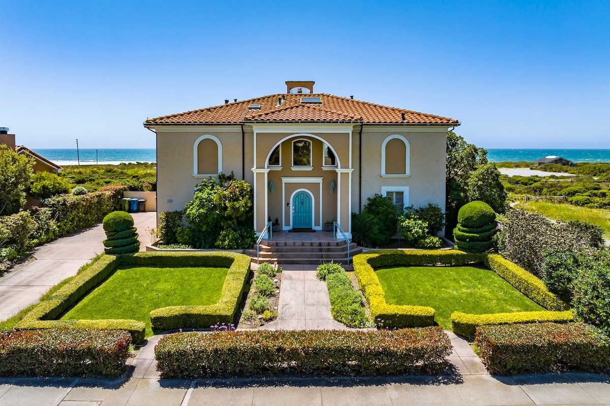 Ocean Front Luxury Home gallery image 2