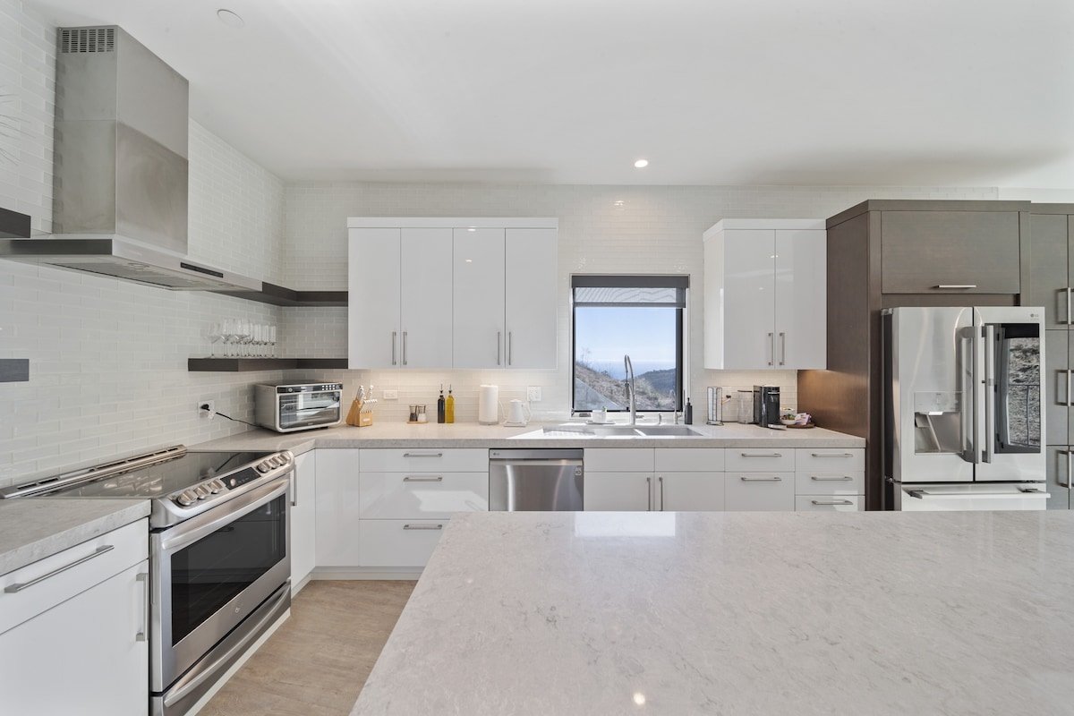 Malibu Canyon | Ocean & Mountain Views + Balcony gallery image 5