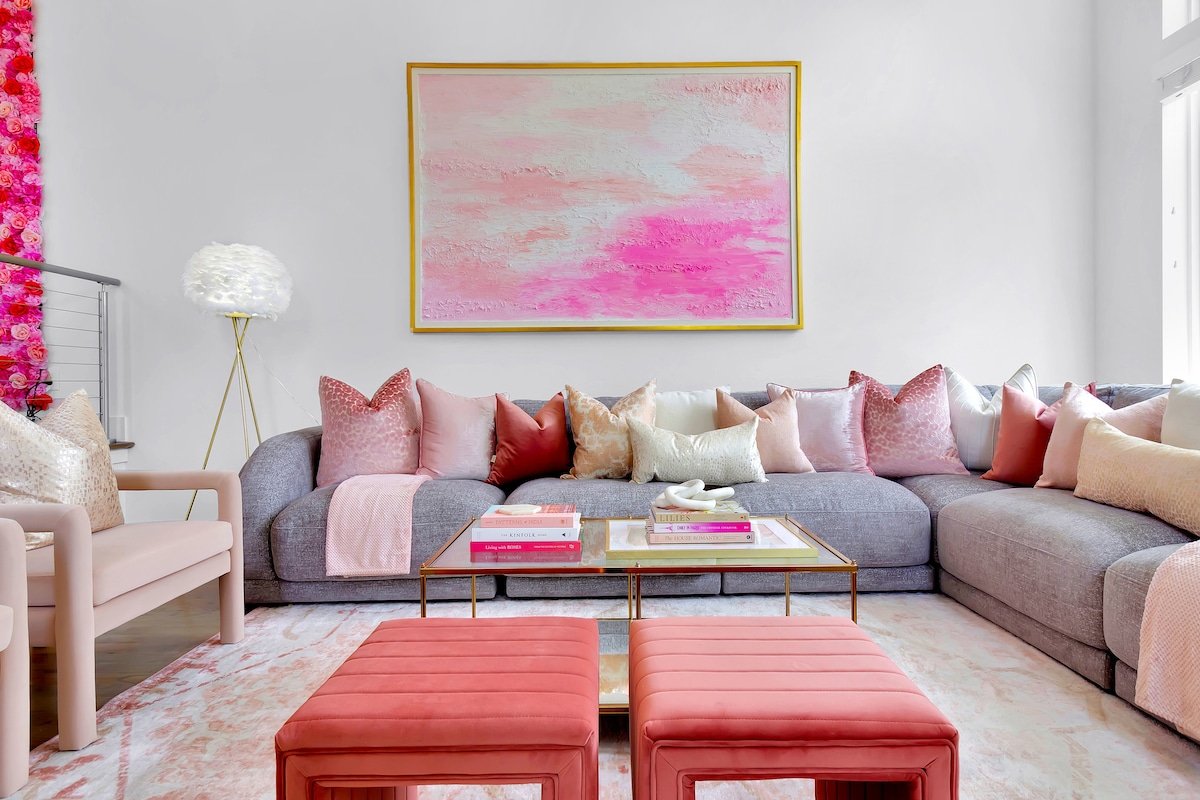 The Babe House! – 2 miles to Broadway/Sleeps 12! gallery image 4