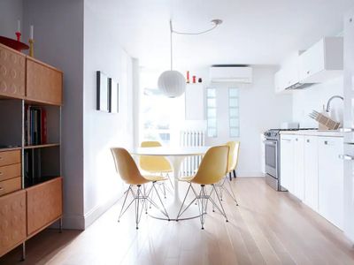 Mid-Century Modern Guest-suite in Greenpoint