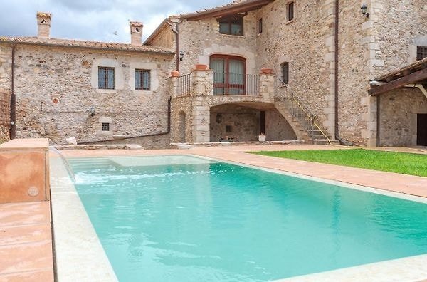 Espléndida Masía con piscina cerca de Girona gallery image 3