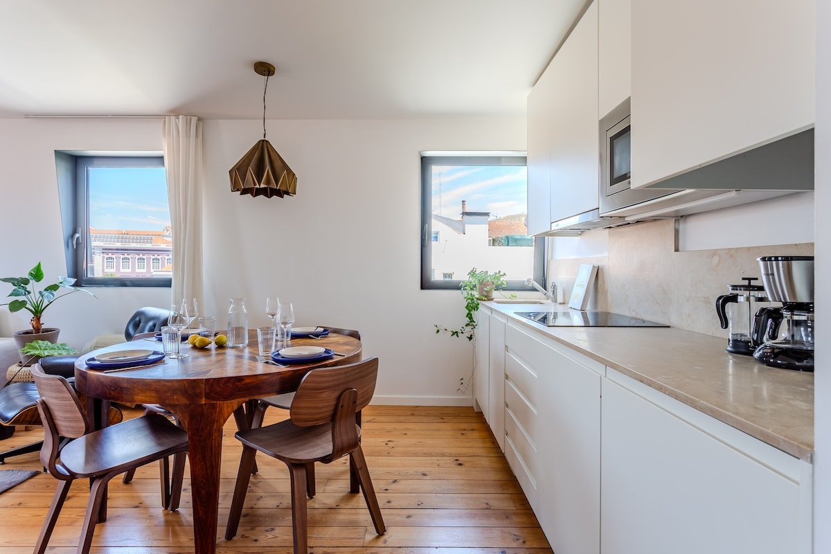 Quiet & central home w/ stunning views + parking! gallery image 4