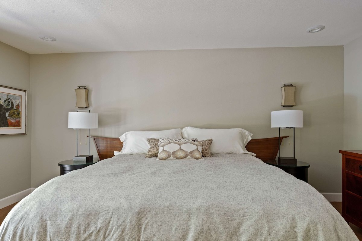 10 Acre Estate with Views, Teahouse, and Picklebal gallery image 4