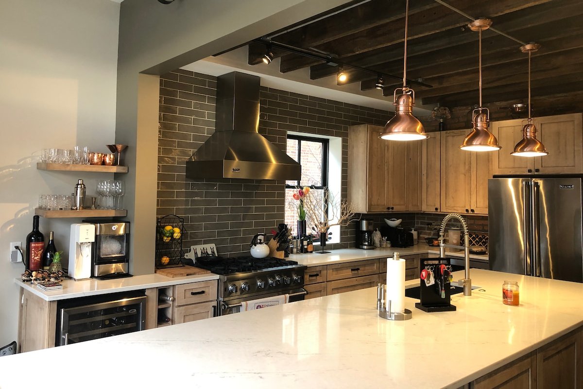 Large Home with Guesthouse in the Brewery District gallery image 2