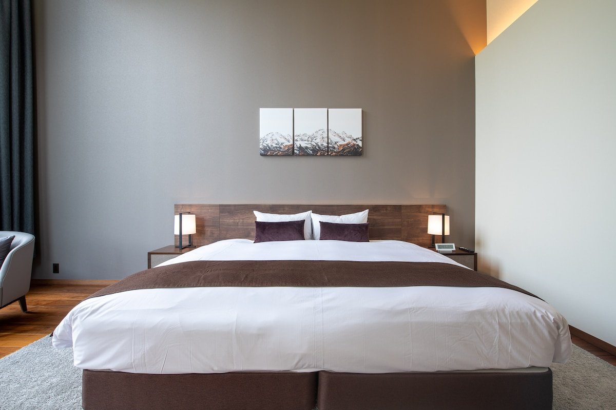 The Vale Rusutsu | 4BR Ski-in Ski-out Penthouse gallery image 3