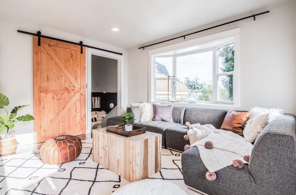 Seattle 4BR Farmhouse – Yard & Cozy Fire Pit gallery image 2