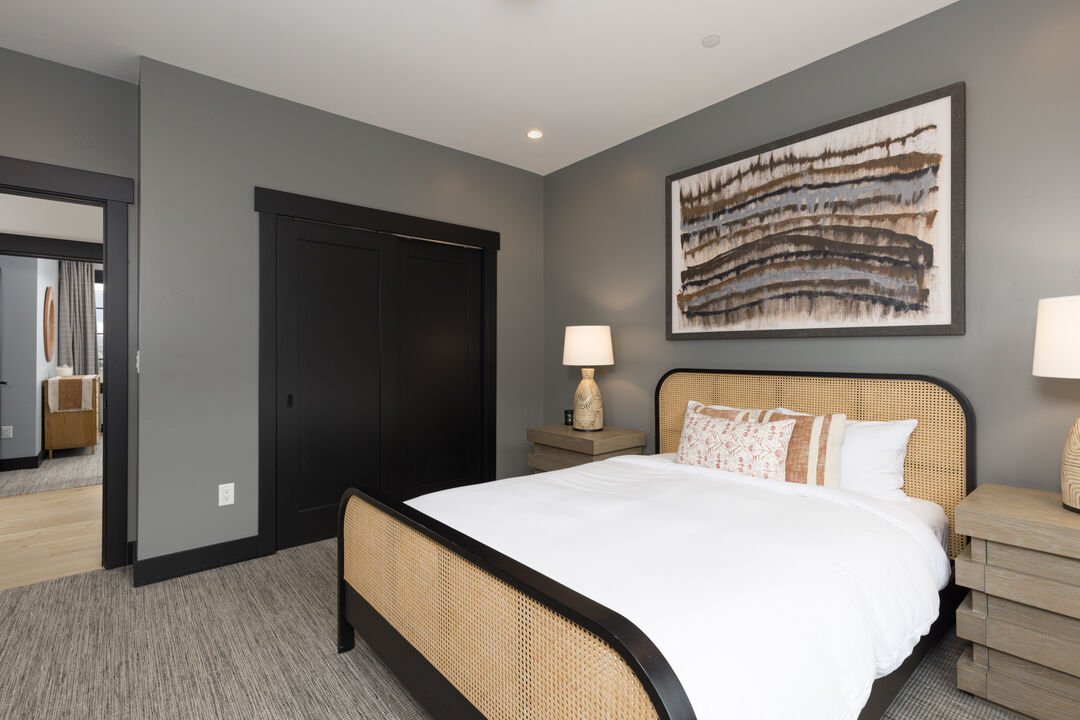 New! Luxury home by Town Center w hottub & Gym gallery image 5