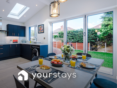 SLD Altrincham Spacious 3 Bedroom House