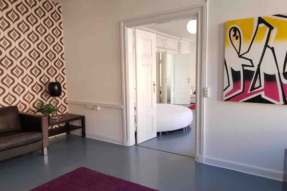 AMAZING HISTORICAL APARTMENT IN THE HEART OF CPH gallery image 3