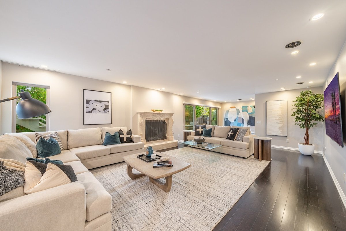 Private 7BR Hollywood Retreat Pool Jacuzzi Views gallery image 5