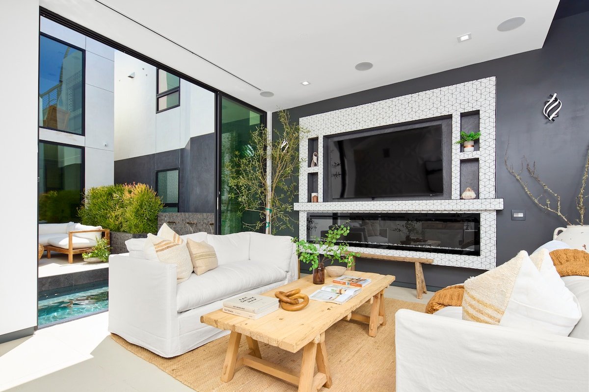 Art Deco Elegance in Venice | Pool, Spa, Rooftop gallery image 3