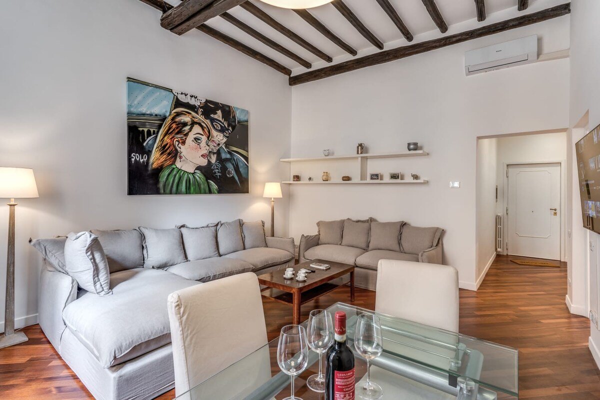 Collegio Romano Luxury Appartament by MEG gallery image 5