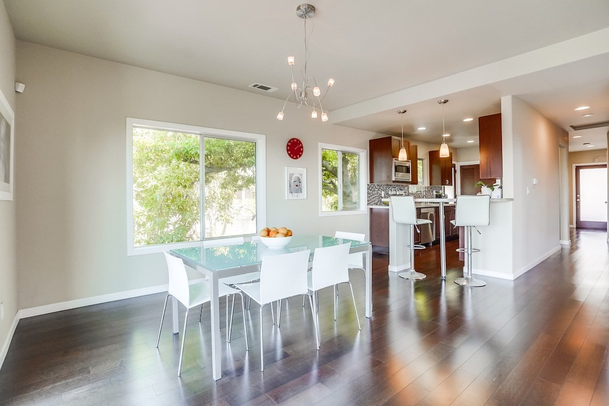 LA Chic Stunning Views & Sunsets gallery image 4