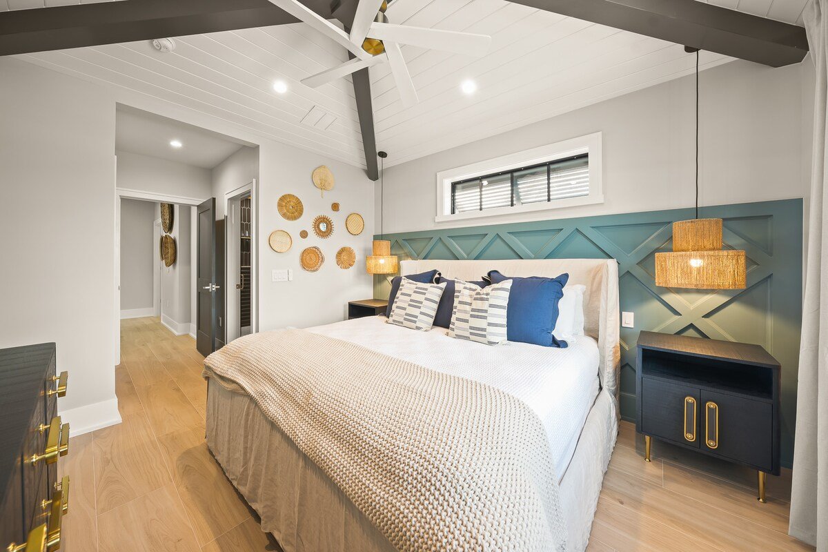 The Palace! Rooftop Views, Pool, and Arcade Fun! gallery image 2