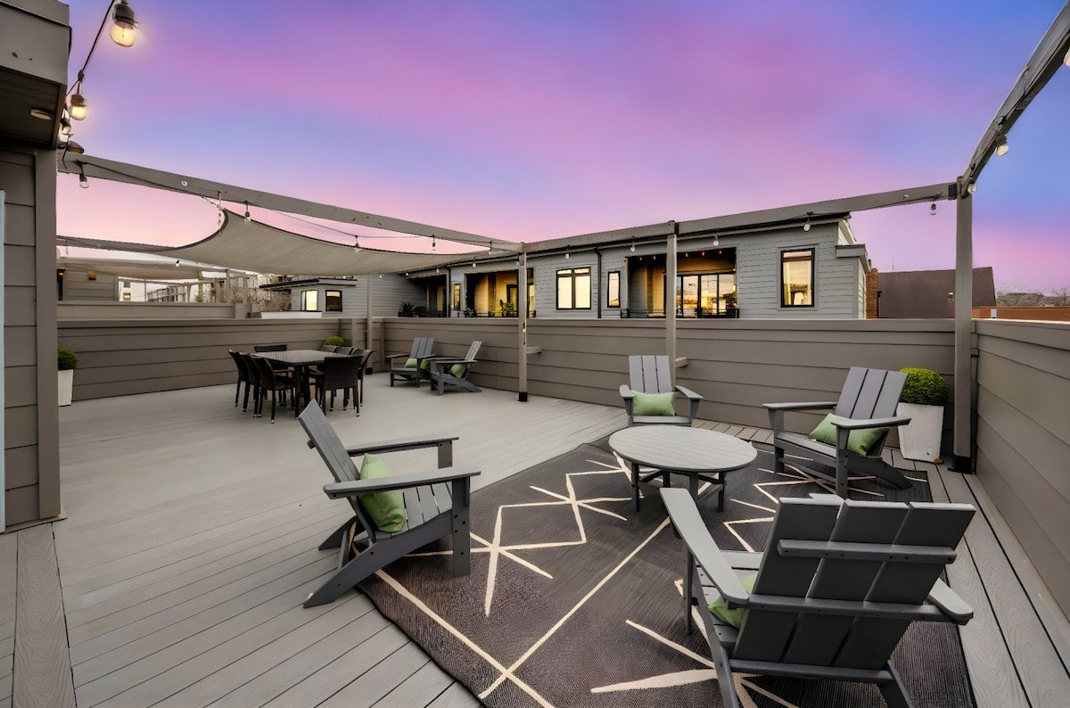 Gulch Sunsets | Rooftop Lounge + Walk to Broadway gallery image 2