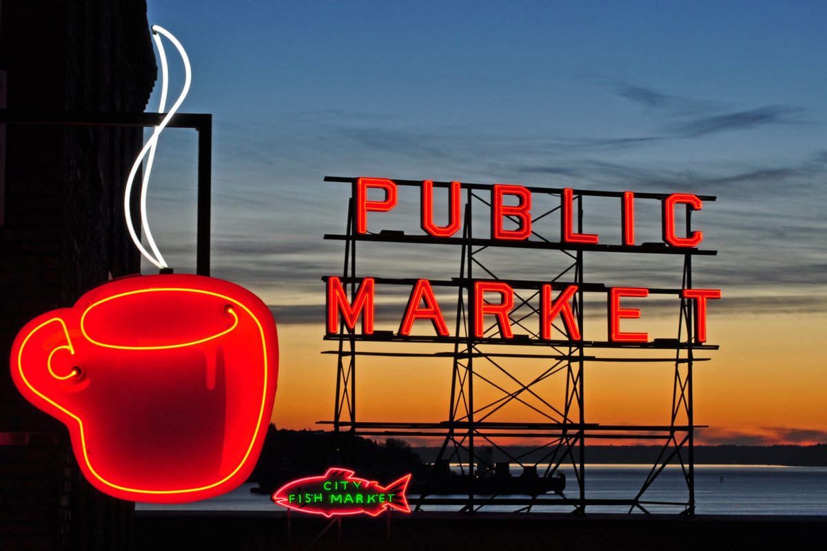 2BR VIEW! 98% Walk Score-FREE pkg-hot tub-pool