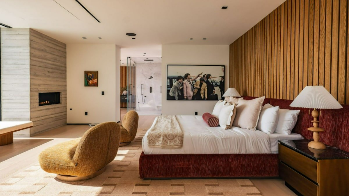 Designer Coastal Retreat in Modern Malibu Haven gallery image 3