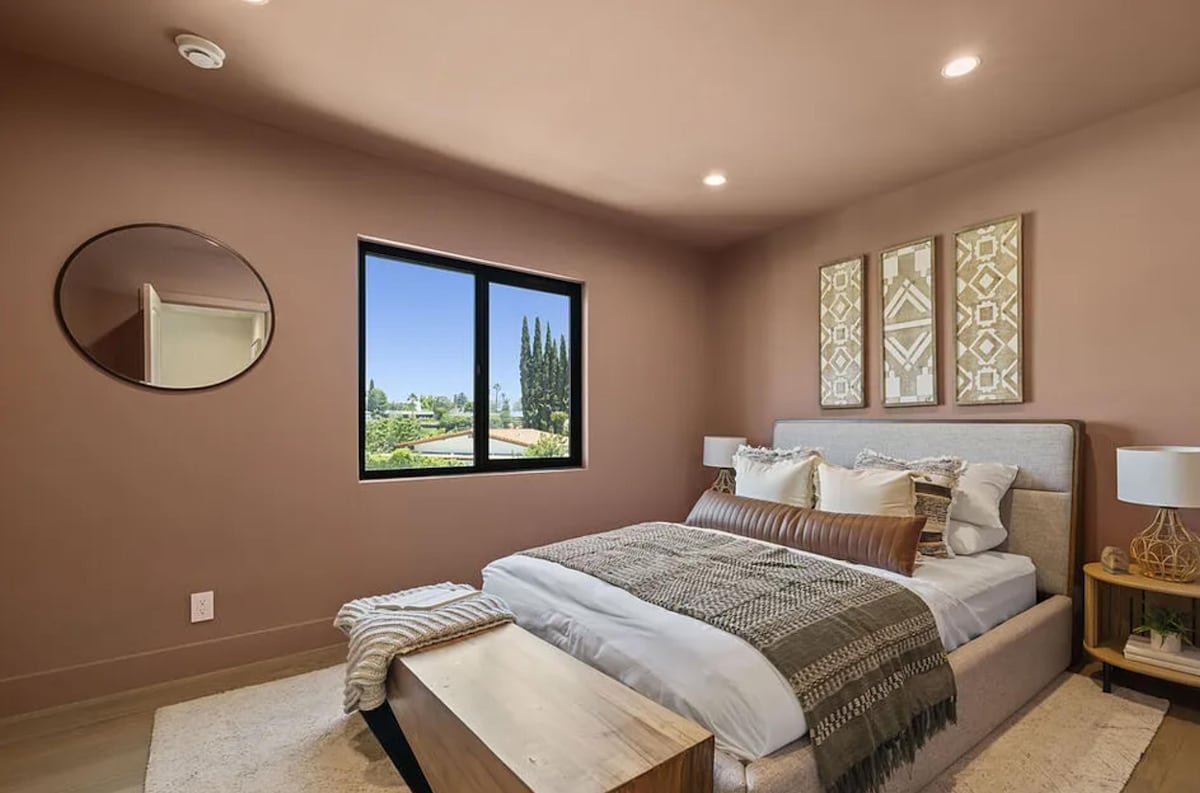 The Dona Modern: 4B Luxury Retreat w/ Private Yard gallery image 5