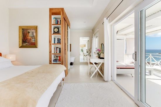 Photo 3 of Waters Edge Llandudno accommodation in Llandudno, Cape Town with 3 bedrooms and 2.5 bathrooms