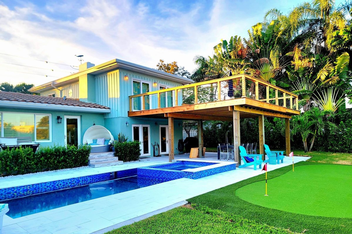 Waterfront w/Pool, Dock, Yard Games and near Beach