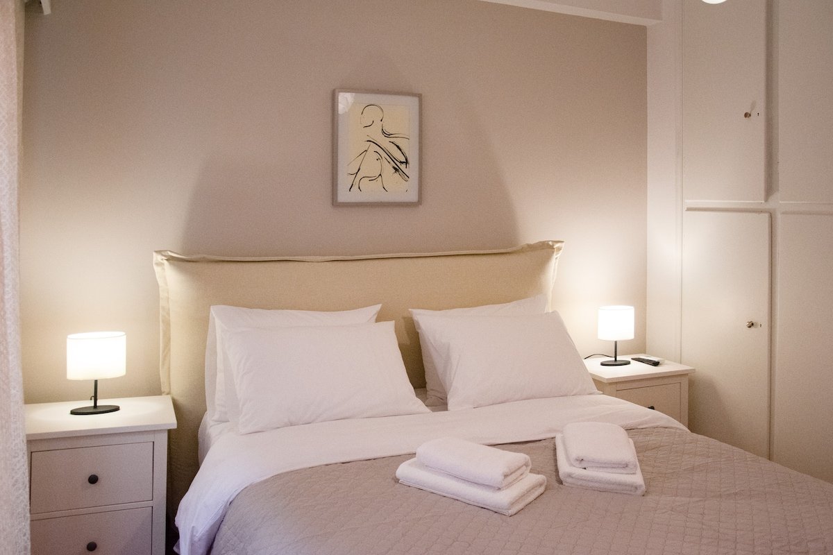 Spacious Modern Apartment in Pagkrati gallery image 3