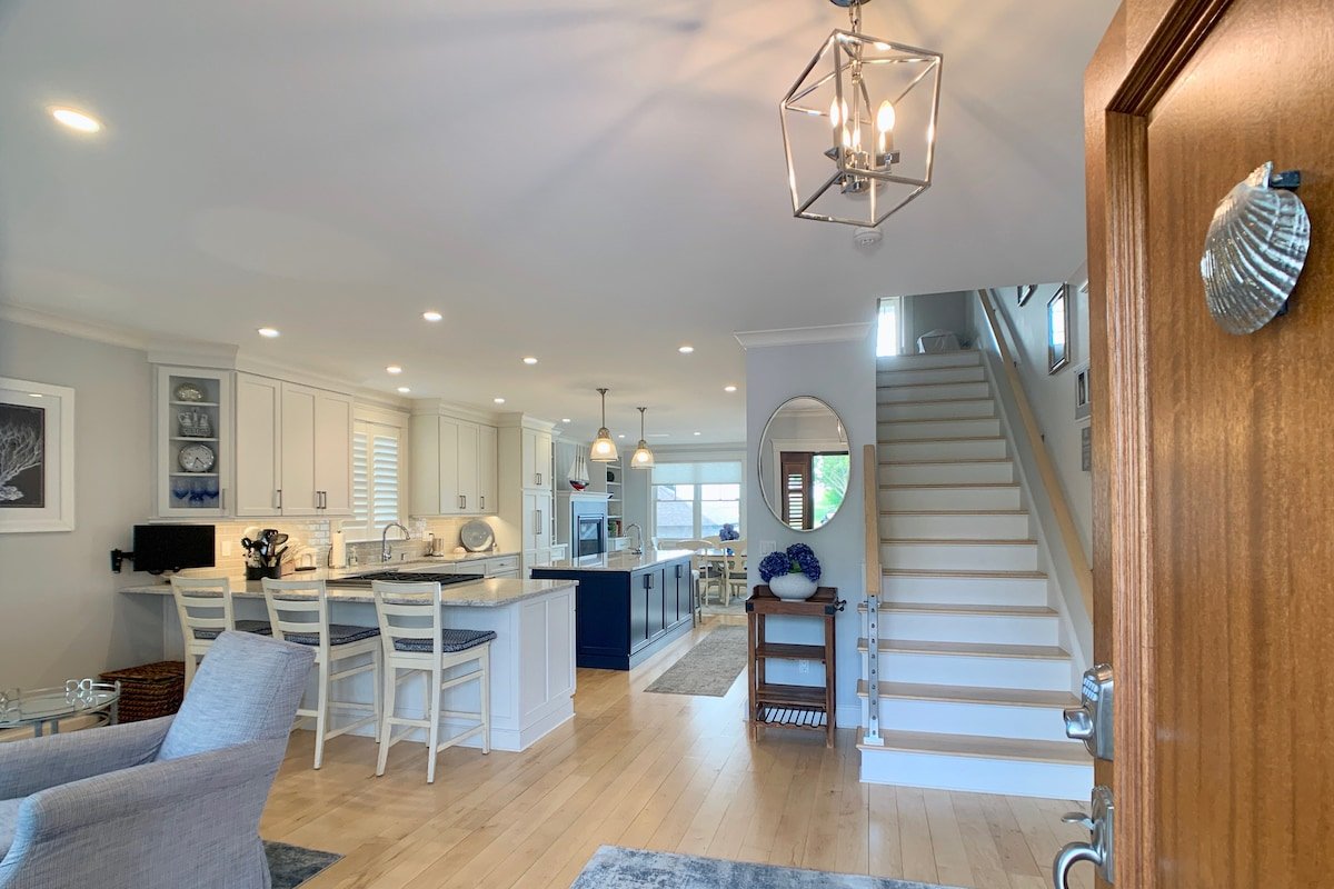 Luxury Beachside Getaway with Ocean Views gallery image 2