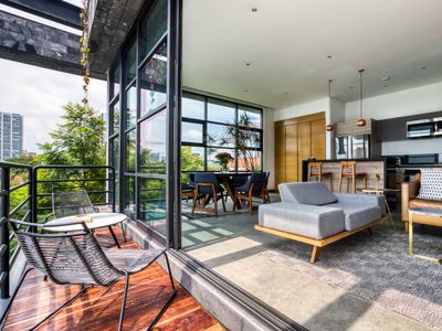 2BR/2BA Penthouse at Condesa. Air conditioning.