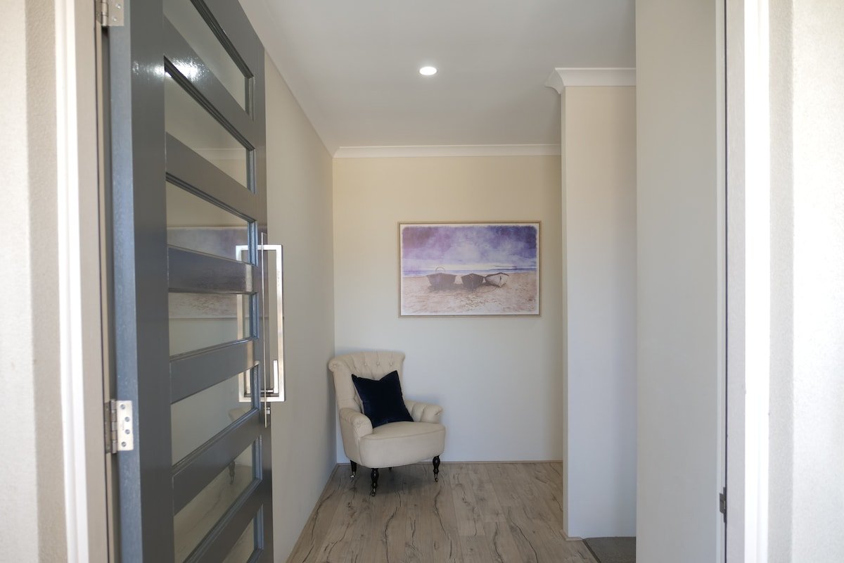 Leisure beach front home with a fully tiled pool. gallery image 5