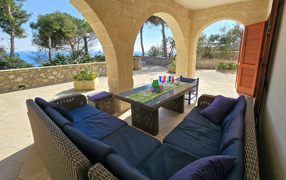 Villa di charme con piscina a due passi dal mare gallery image 3