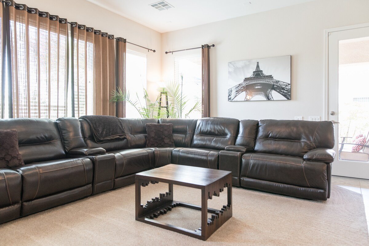 DELUXE HOME in Quiet Community gallery image 5